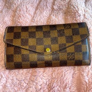 Authentic Louis Vuitton Sarah Wallet
